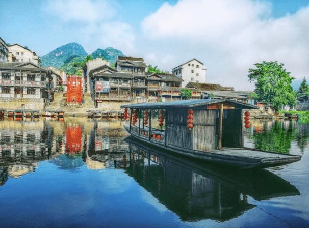 千架无人机“云端”迎新春